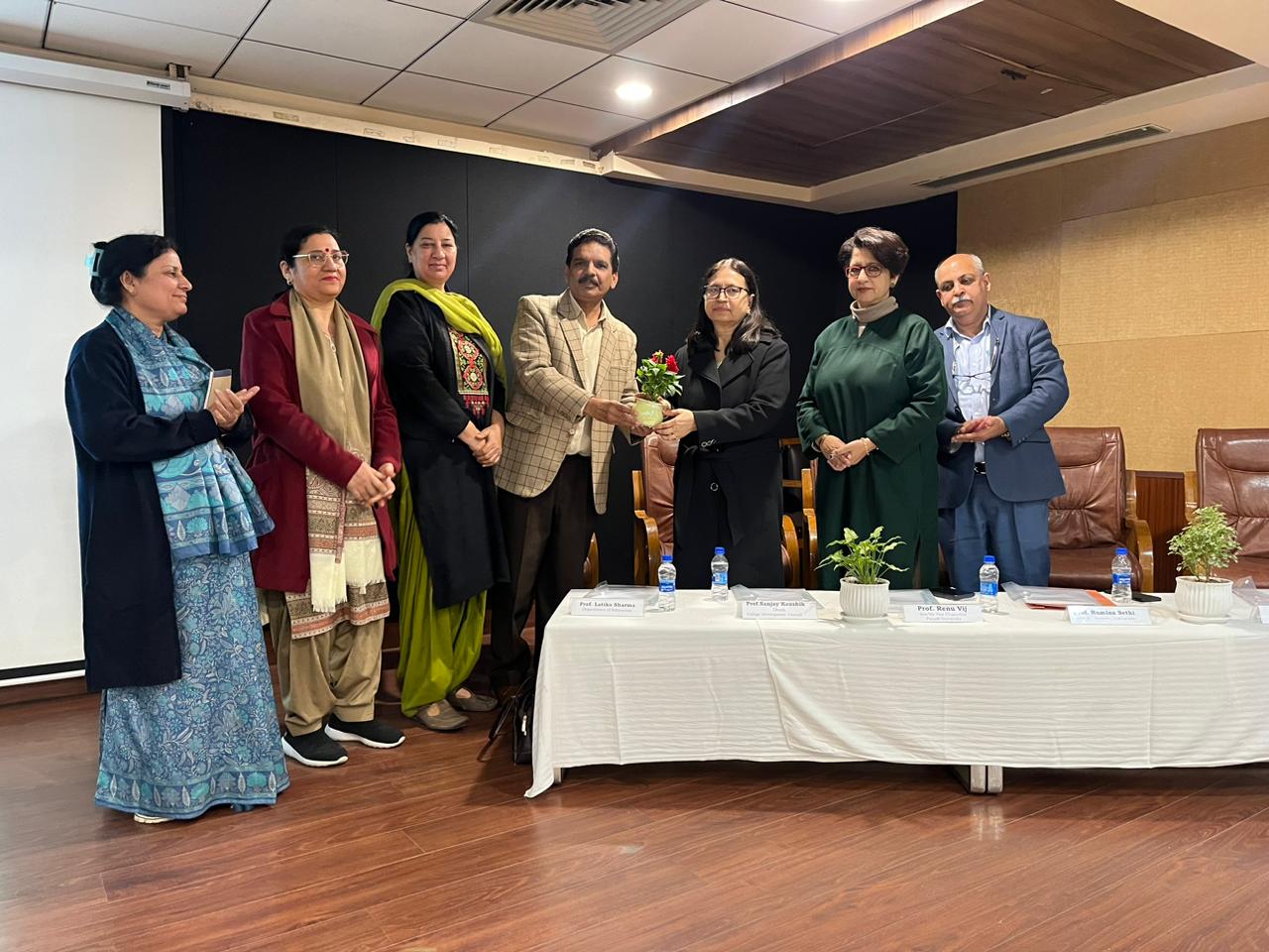 डीन कॉलेज डेवलपमेंट काउंसिल ने आईसीएसएसआर एनडब्ल्यूआरसी के सहयोग से एक इंटरैक्टिव कार्यक्रम का आयोजन किया
